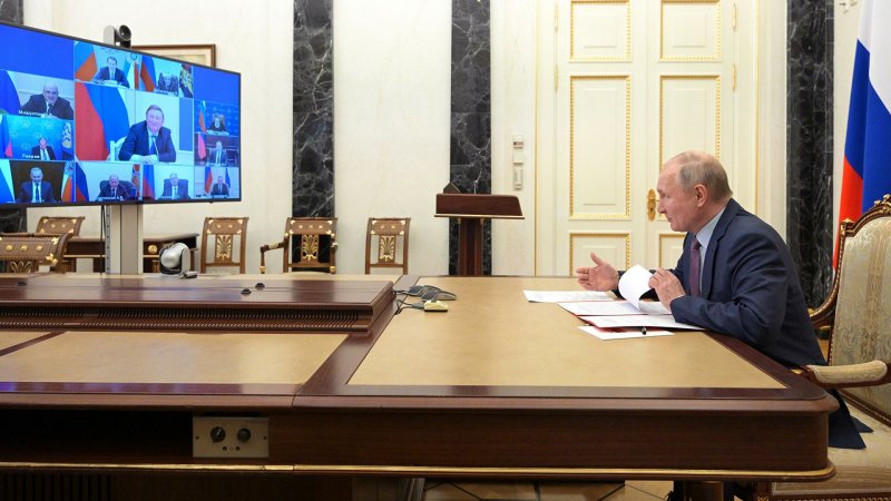 Путин поручил доложить о применении обратного акциза в нефтегазохимии