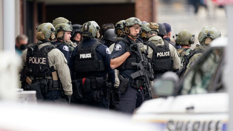 В Миннеаполисе произошли беспорядки и столкновения с полицией