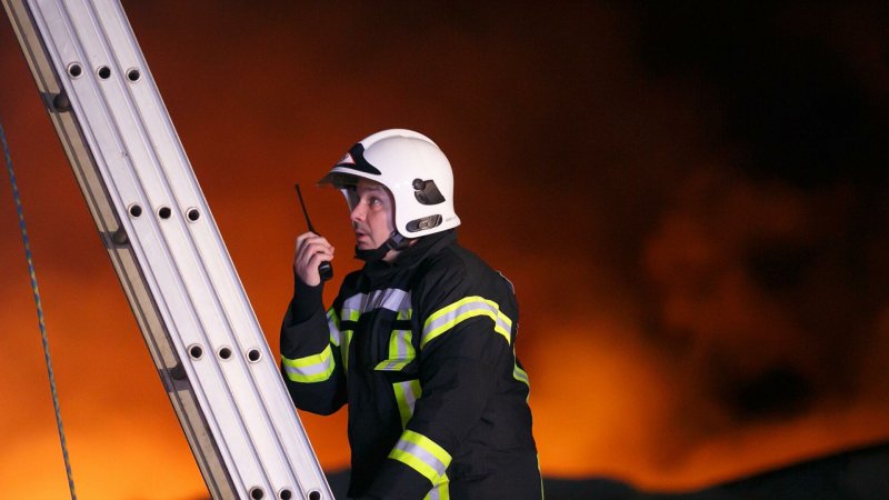 В Пензенской области три человека погибли при пожаре в деревянном доме