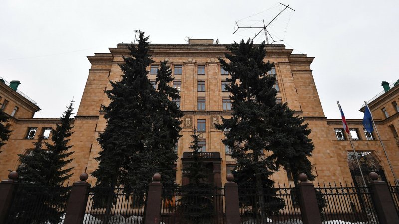 В посольстве Чехии в РФ после высылки останутся работать пять дипломатов