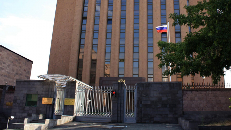 Россия готова помочь Еревану и Баку в нормализации отношений, заявил посол