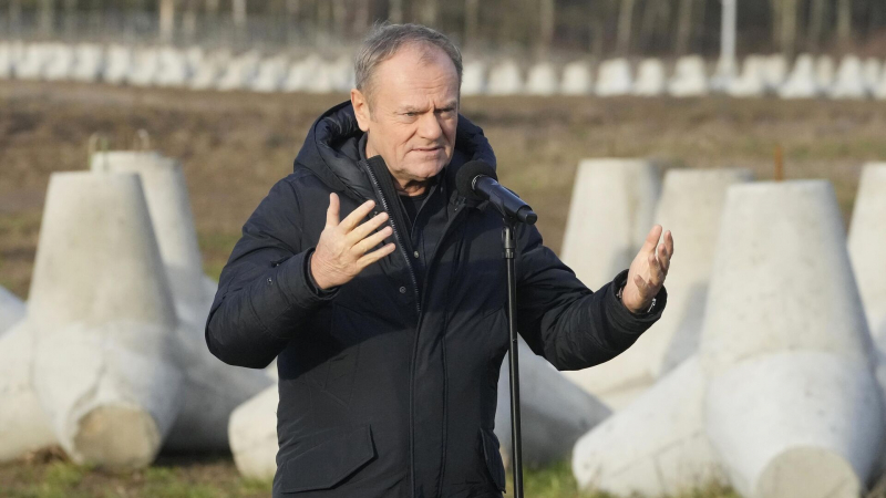 Экс-премьер Польши назвал обвинение Туска в госперевороте глупым
