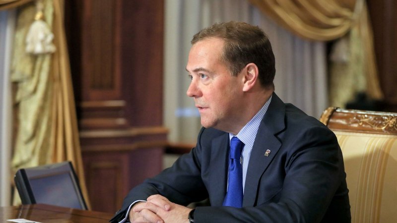 Медведев рассказал, к чему ведут слова США "Россия заплатит цену"
