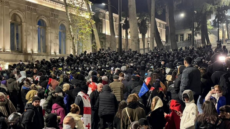 Протестующие снова перекрыли дорогу в Тбилиси