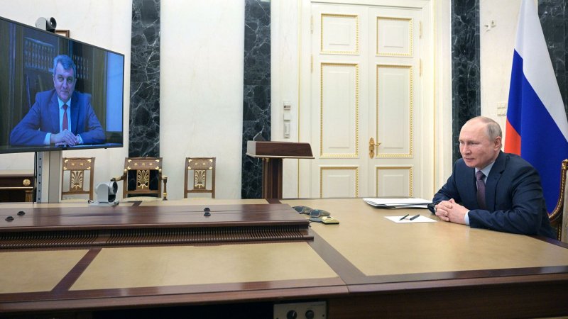 Путин поручил рассмотреть финансирование энергоинфраструктуры в СЗПК