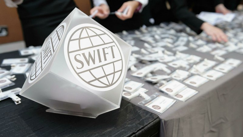 Сенатор назвал маловероятным отключение России от SWIFT