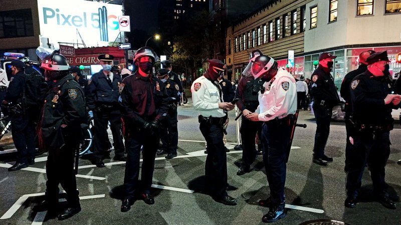 Сторонники BLM вышли на улицы в Нью-Йорке после вердикта Шовину